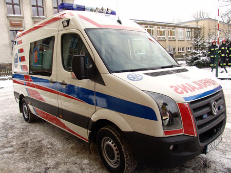 Sople lodu ciężko raniły kobietę