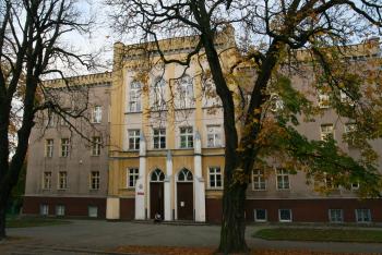 Dyrektorzy szkół stają do konkursów