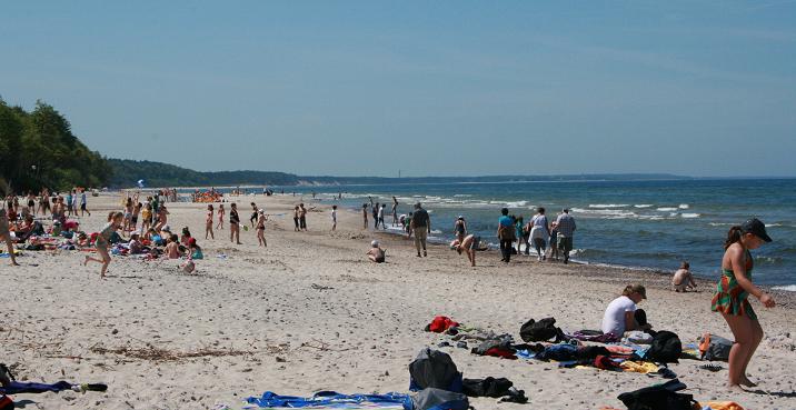 Policjanci patrolują plaże na środkowym wybrzeżu