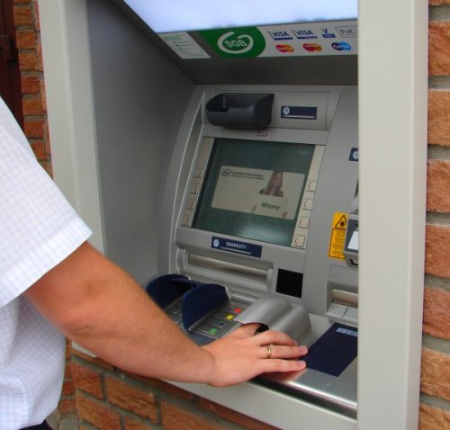 Pierwsze bankomaty biometryczne