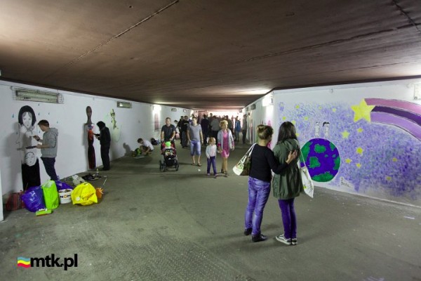 Nowe street-artowe oblicze tunelu w Redzie