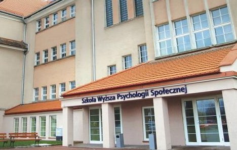 W Sopocie wystawili studentów do wiatru