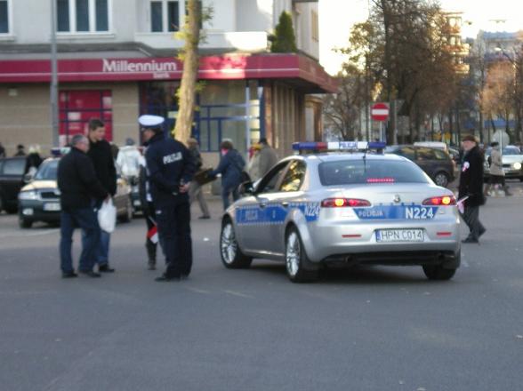 Zwyrodnialec wyrzucił psa z szóstego piętra