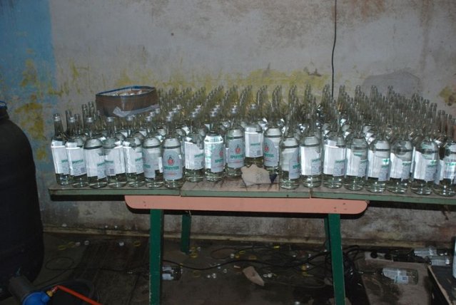 Rozlewali tysiące litrów nielegalnego spirytusu