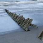 wrak-na-plazy-w-lebie-01