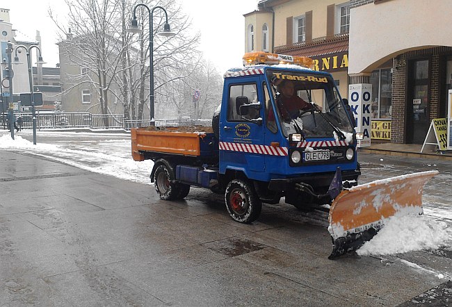 Znów sypnęło śniegiem. Na drogach może być ślisko