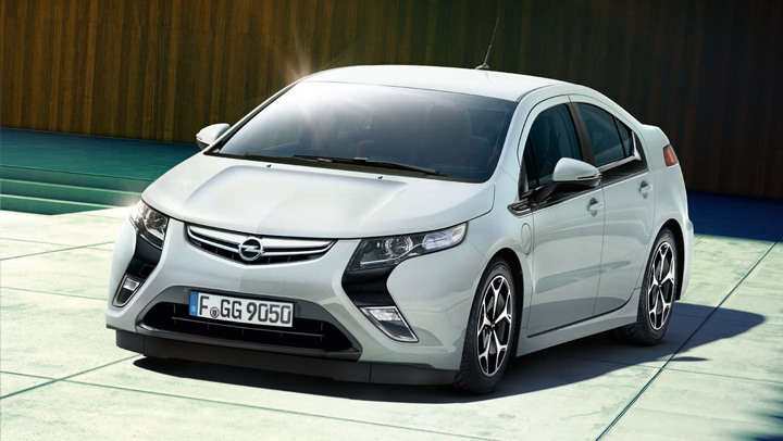Opel-Ampera-interior-spice-red-jet-black
