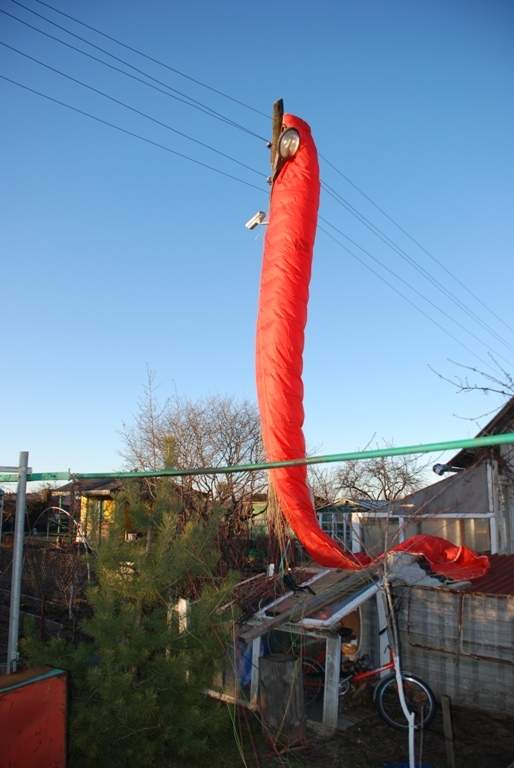 W Sopocie paralotniarz zawisł na linii energetycznej