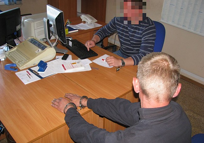 Kradł ogrodzenie, potem chował się w krzakach