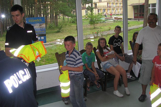 Policjanci radzą być ostrożnym w wakacje