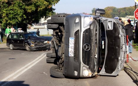 Bus pełen dzieci wywrócił się w Chojnicach