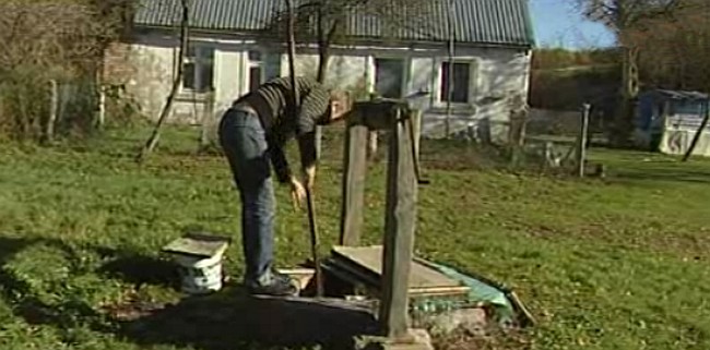 Brudna i śmierdząca woda to jedyna jaką mają