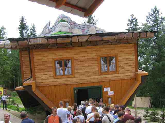 Dom, który złamał prawo fizyki