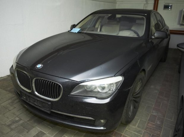 Cenne bmw prezesa. Trwa sprzedaż aut po Amber Gold