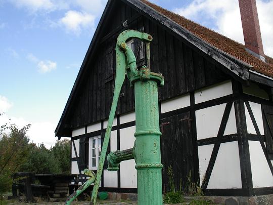 Gburska checz i stodoła. Ocalone zabytki w Skrzeszewie