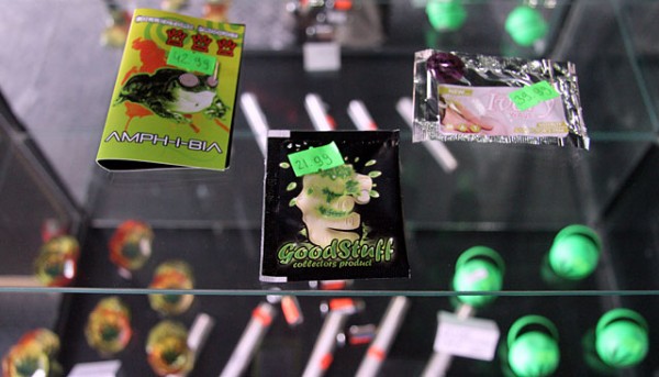 Wszystkie sklepy zamknięto. Trwa walka z dopalaczami