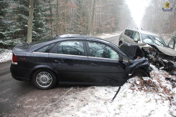 Bardzo ślisko na drogach. Są wypadki i kolizje