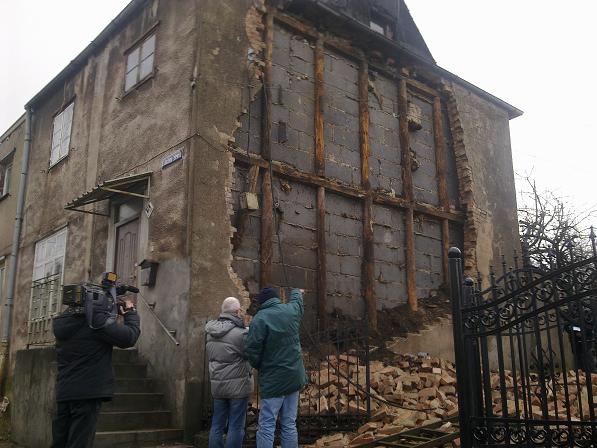 Dom można uratować, ale mieszkańców na to nie stać