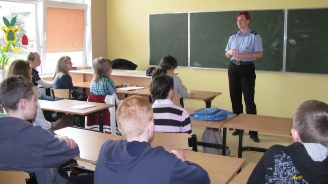 Z młodzieżą gimnazjalną o czyhających zagrożeniach