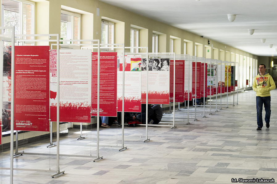 Solidarność oczami młodych. Wystawa w lęborskim ogólniaku