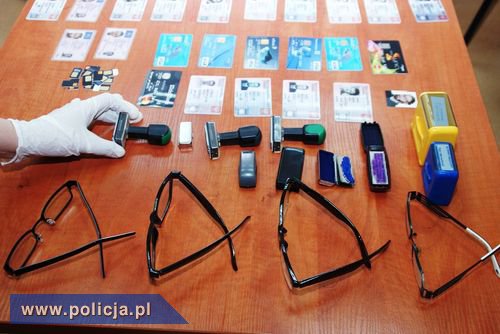 Miał 115 dowodów osobistych. Wyłudził ponad pół milona złotych