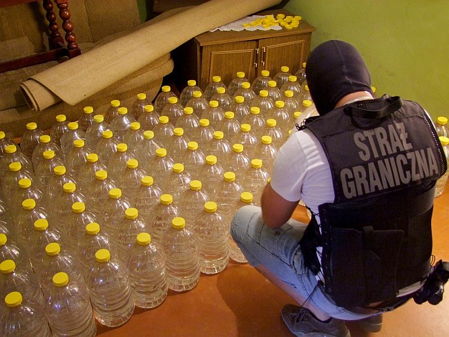 Alkohol wart ćwierć miliona złotych zarekwirowała straż graniczna