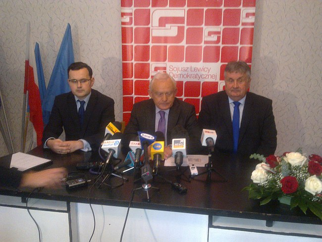 Postkomuniści bronią prezydenta Kobylińskiego. Miller uczy demokracji