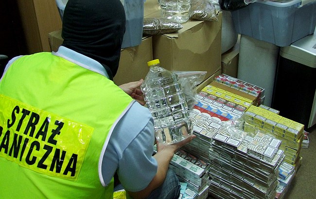 300 litrów spirytusu i prawie 19 tysięcy nielegalnych papierosów