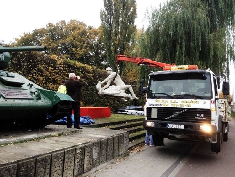 Oświadczenie autora rzeźby „Komm Frau”