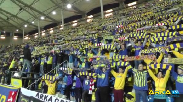 Kibice gwizdali i krzyczeli: precz z komuną