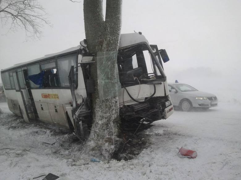 Wypadek autobusu. Zginęła jedna osoba, wielu rannych