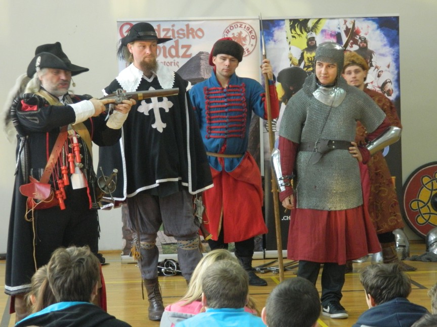 Żywa lekcja historii. Niezwykła podróż przez wieki