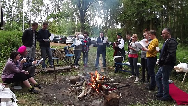 Spotkanie pokoleń na Ścinaniu Kani w Łączyńskiej Hucie