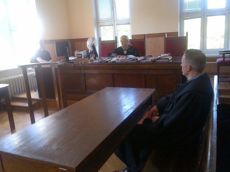 Za wizyty u dilera, były policjant trafi teraz na odwyk