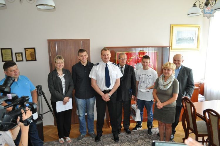 Udaremnili jazdę pijanemu kierowcy. Zostali nagrodzeni