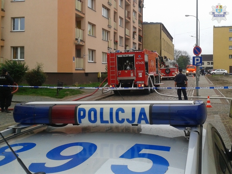 Policjanci ewakuowali mieszkańców z bloku, w którym groziła eksplozja