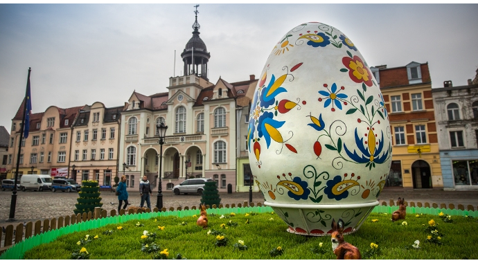 Mega-pisanka zdobi wejherowski rynek