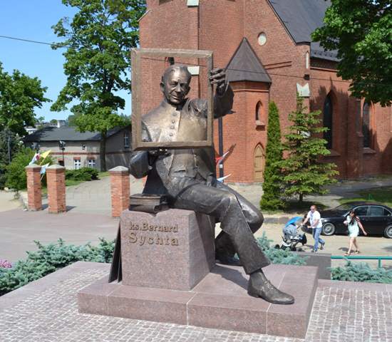 Uroczyste odsłonięcie pomnika ks. Bernarda Sychty
