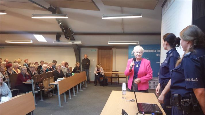 „Bezpieczny senior”- czyli jak nie dać się oszukać i okraść fałszywemu wnuczkowi