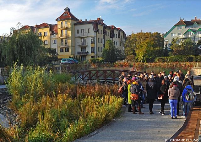 Studenci uczą się od urzędników