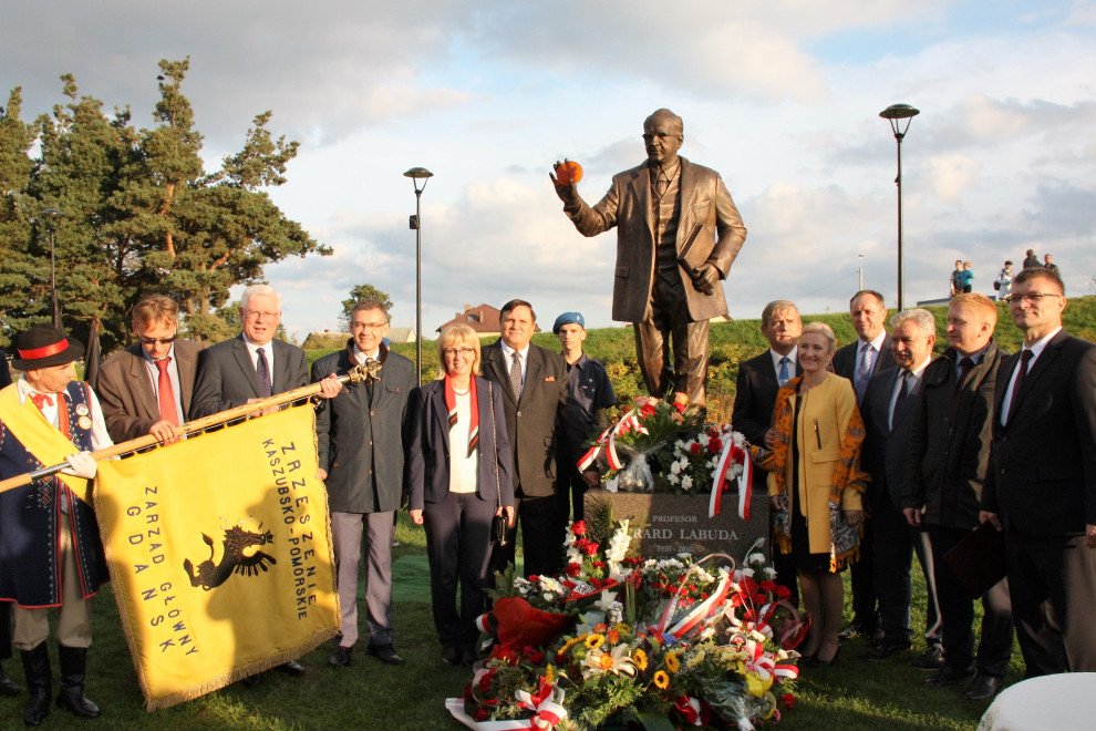 Pomnik prof. Gerarda Labudy odsłonięty