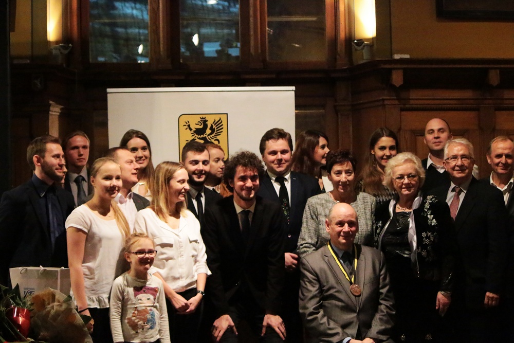 Medal Stolema w kociewskich rękach