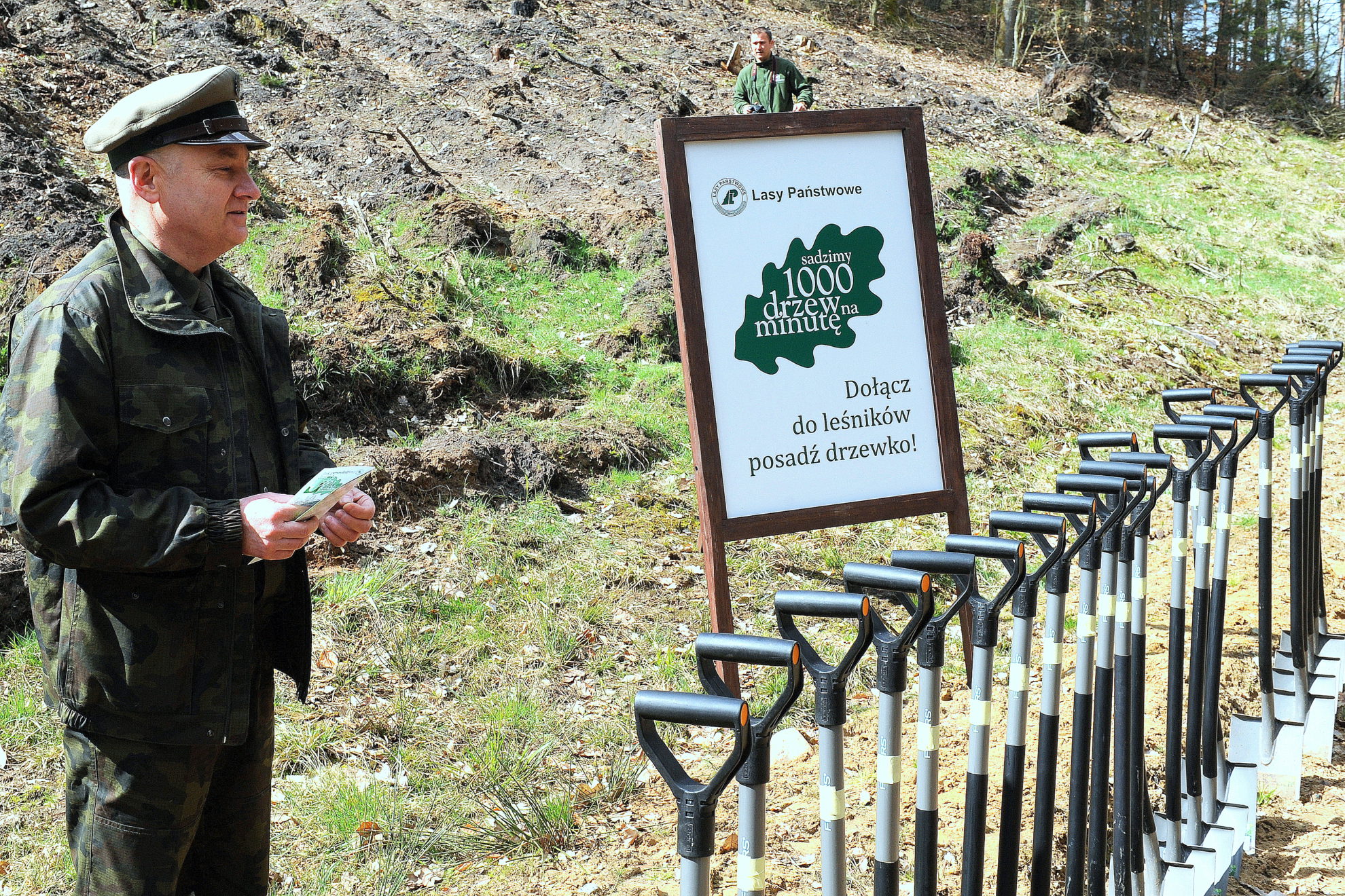 Akcja „Sadzimy 1000 drzew na minutę” w wykonaniu Nadleśnictwa Warcino