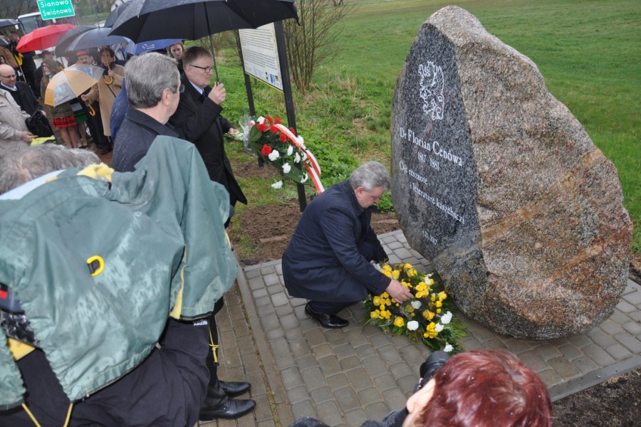 Obelisk ku czci Ceynowy stanął na granicy Sianowa i Staniszewa