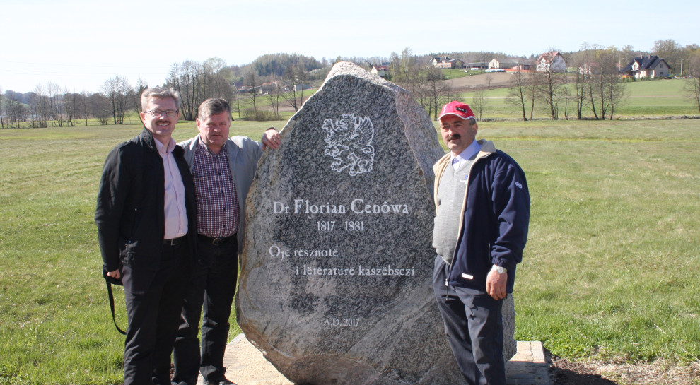 Odsłonięcie obelisku Floriana Ceynowy w Sianowie