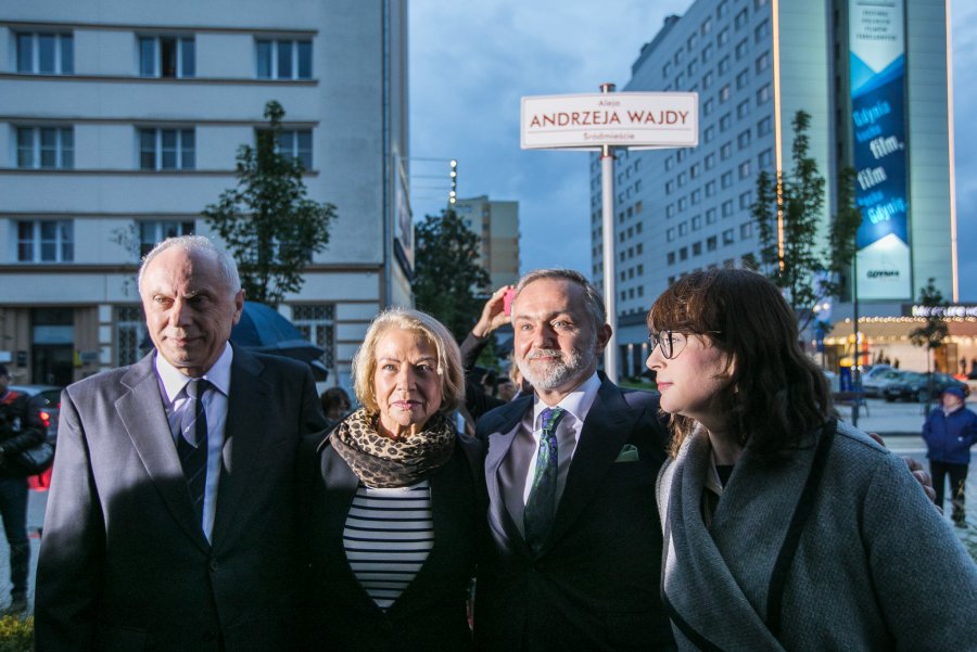 W Gdyni otwarto aleję Andrzeja Wajdy
