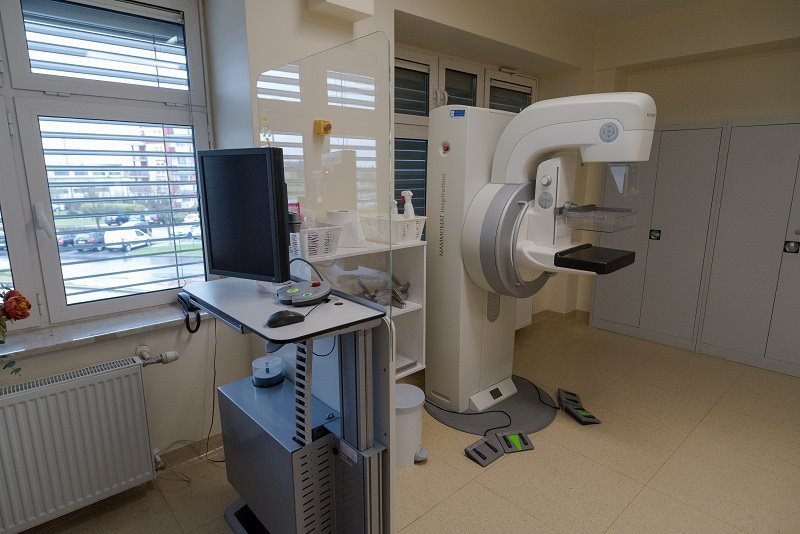 Październik miesiącem walki z rakiem piersi. Bezpłatne badania w Słupsku