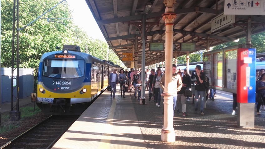 Pasażerowie Szybkiej Kolei Miejskiej policzeni. Na których stacjach było najtłoczniej?