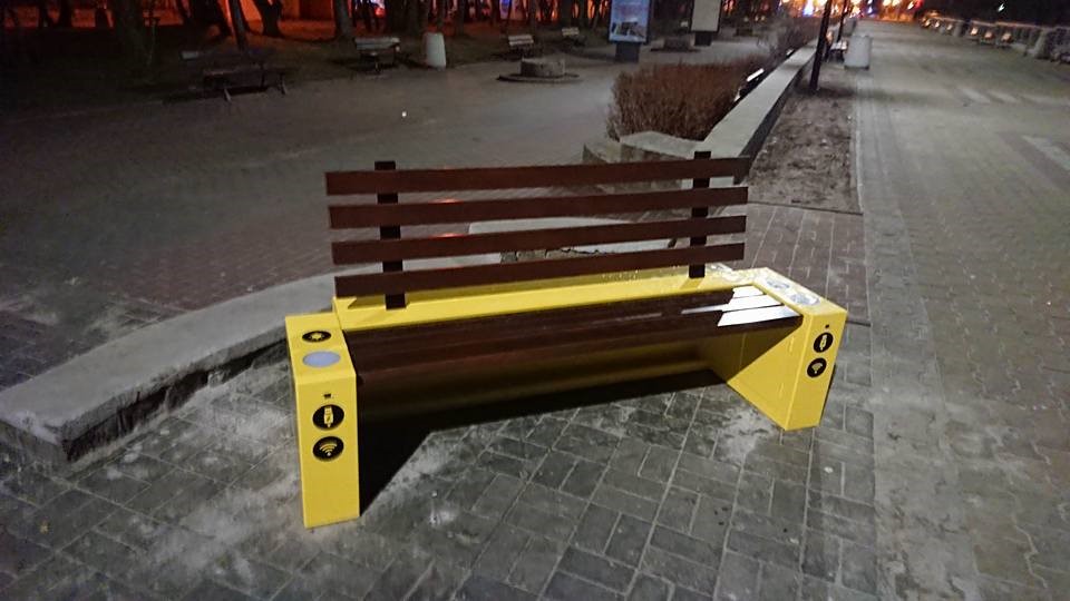 Usiądź, sprawdź e-mail, naładuj telefon. W Ustce stanęła ławka solarna
