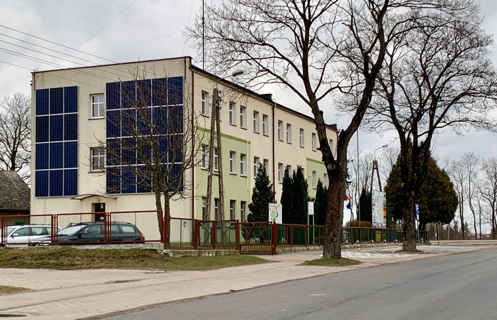 Na budynku Urzędu Gminy Potęgowo zainstalowano panele fotowoltaiczne